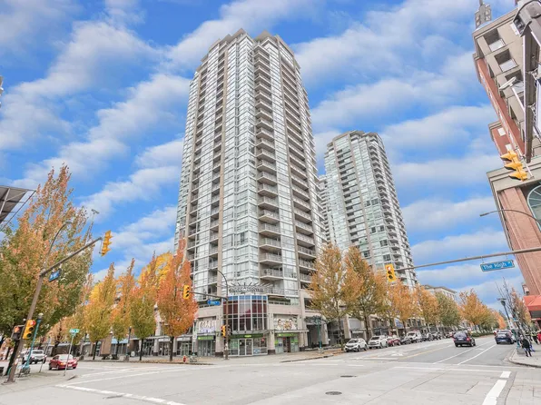 2978 Glen Dr #3202, Coquitlam, BC V3B 0C3