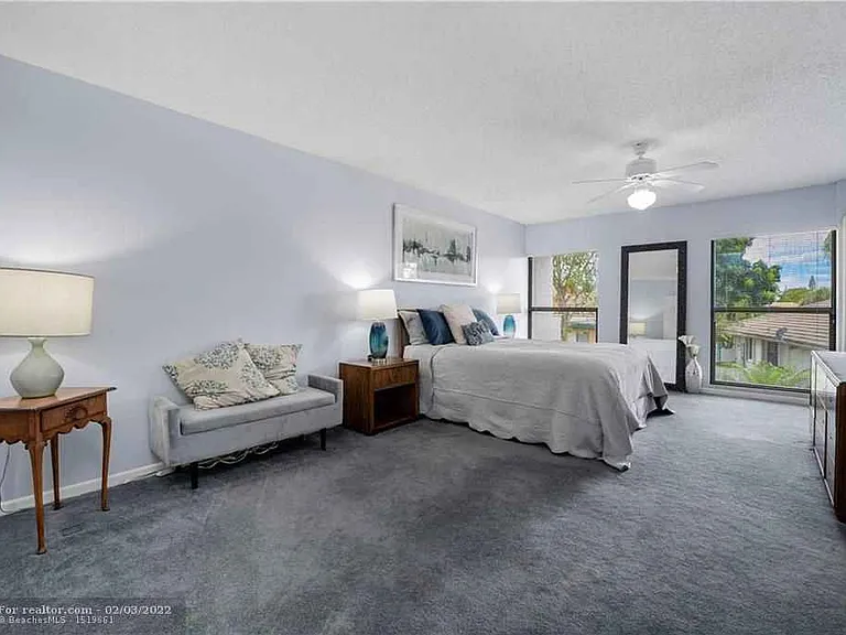 6744 Canary Palm Cir — Photo 38