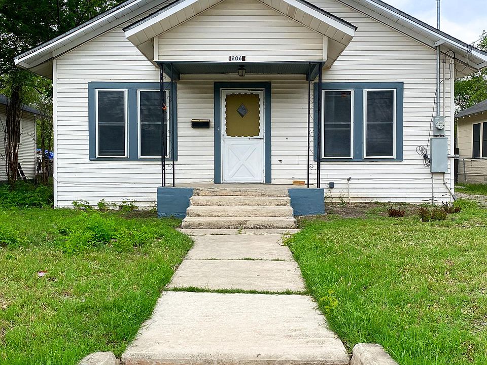 1st image of 206 W Sayers Ave