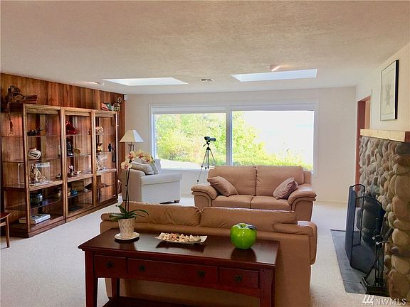 4th image of 6034 Butterball Ln NE