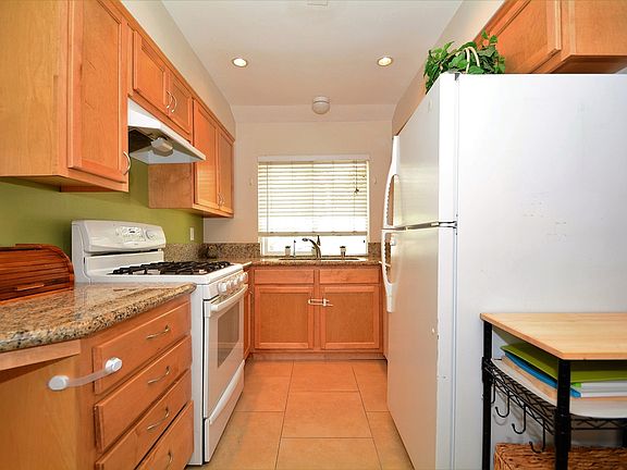 Granite tops,Ceramic floorin
