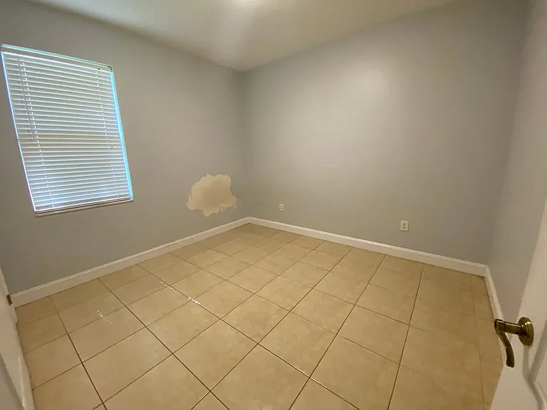 1004 Pine Tree Dr — Photo 13