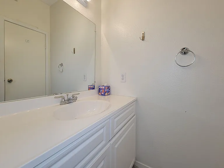 7119 N Holiday Dr — Photo 31