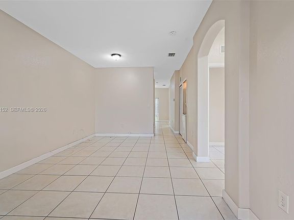 5th image of 2524 SE 16th Rd Unit 100