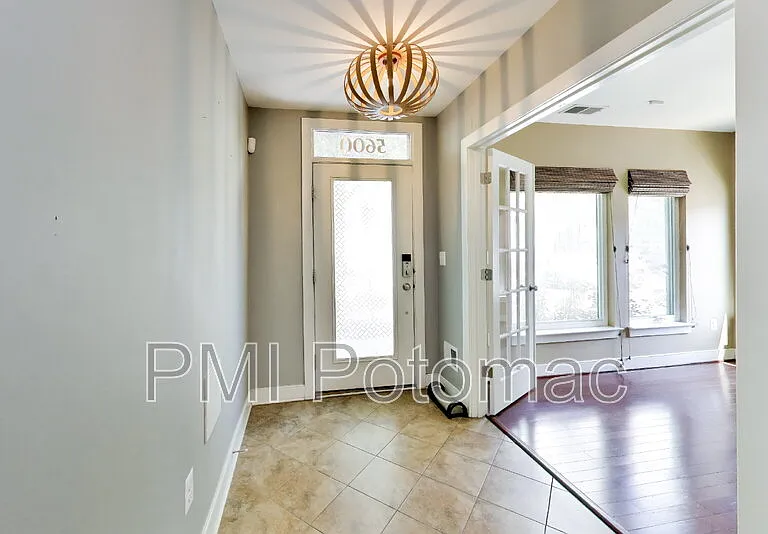 5600 45th Ave — Photo 6