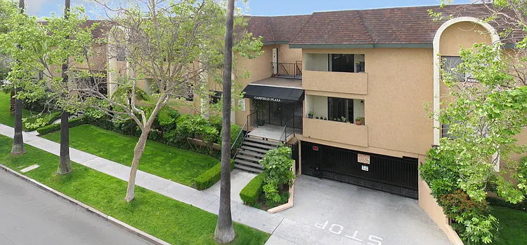 2 bed, 900 sqft, $2,700 — Photo 2