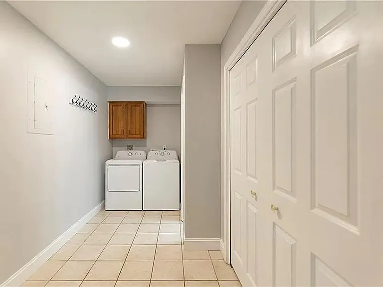 1421 Ash Ct — Photo 8