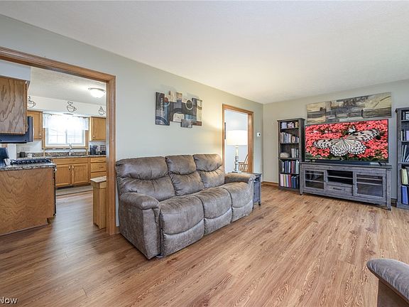 3rd image of 412 Lincoln Ave