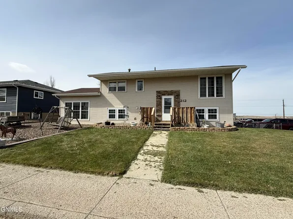 212 6th Ave NE, Watford City, ND 58854