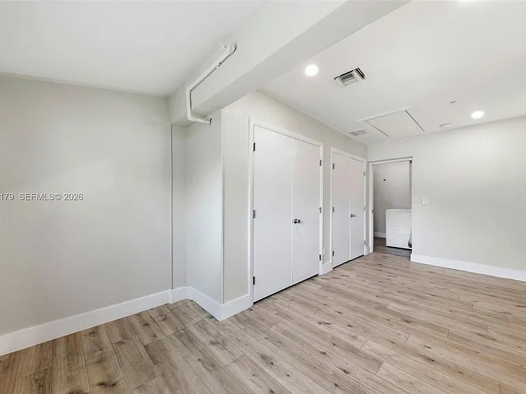 4561 SW 25th Ter — Photo 8