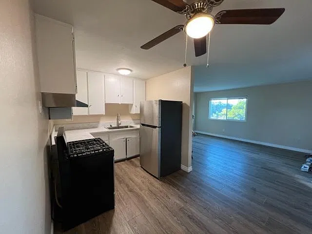 2710 Lincoln Ct — Photo 1