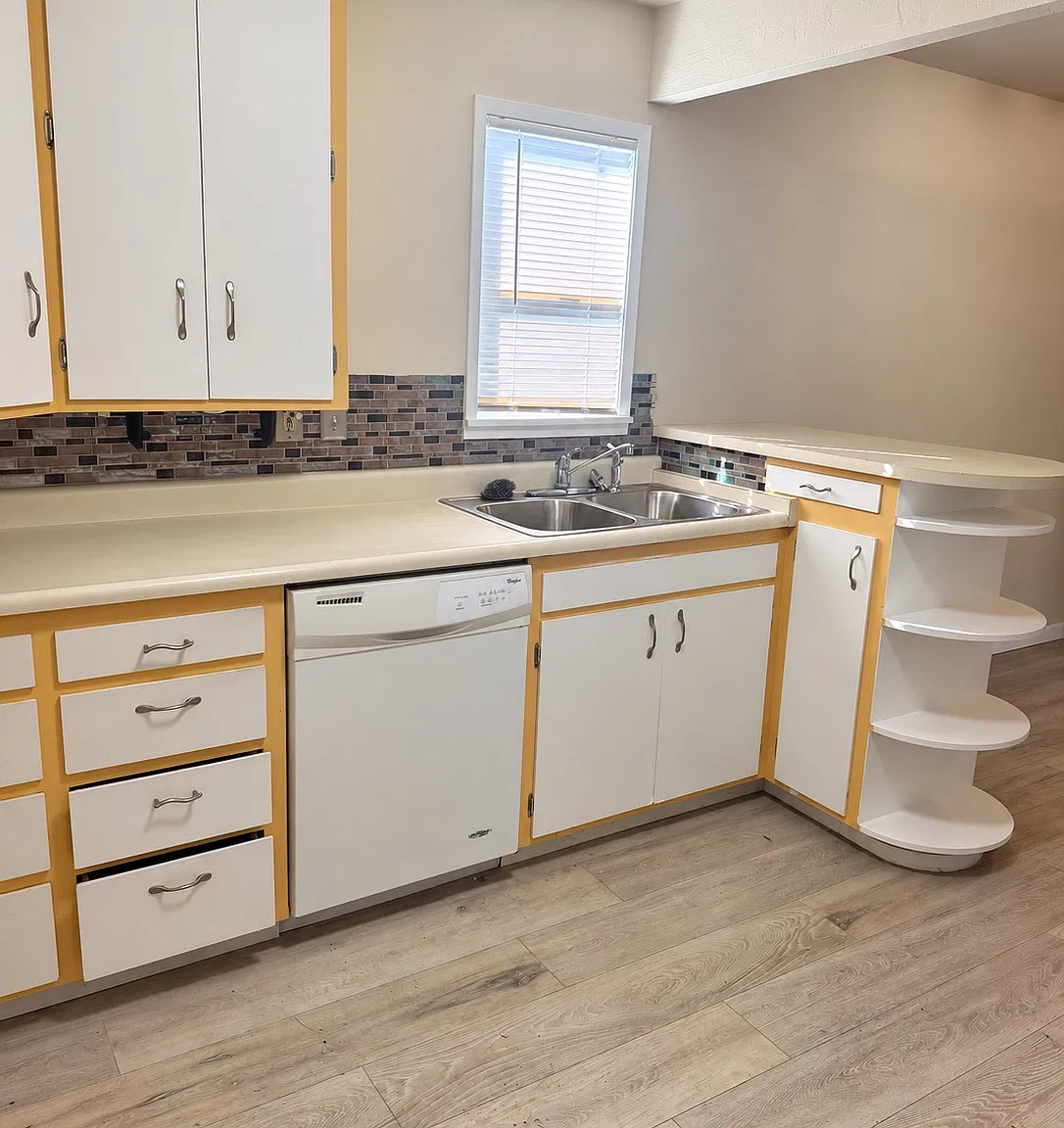 3 bed, $2,195 — Photo 2