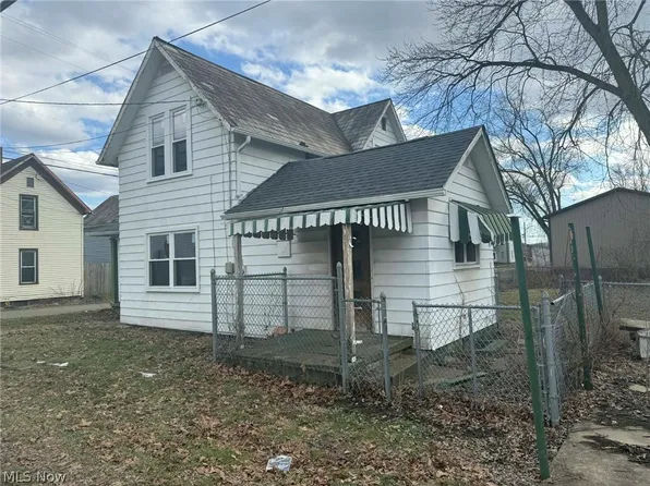 230 2nd Dr SW, New Philadelphia, OH 44663