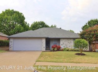 8 Connecticut Ave, Midlothian, TX 76065