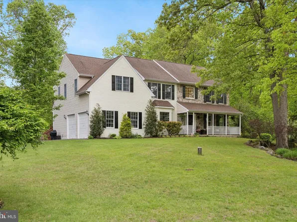 210 Hollowbush Ln, Perkiomenville, PA 18074