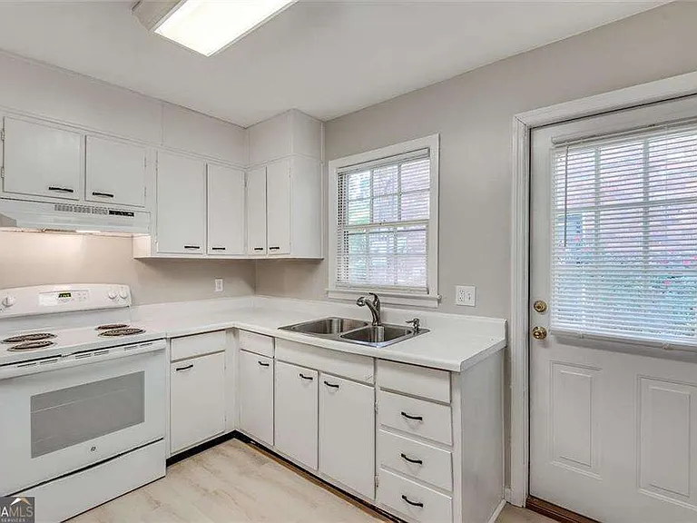 799 Marstevan Dr NE — Photo 36