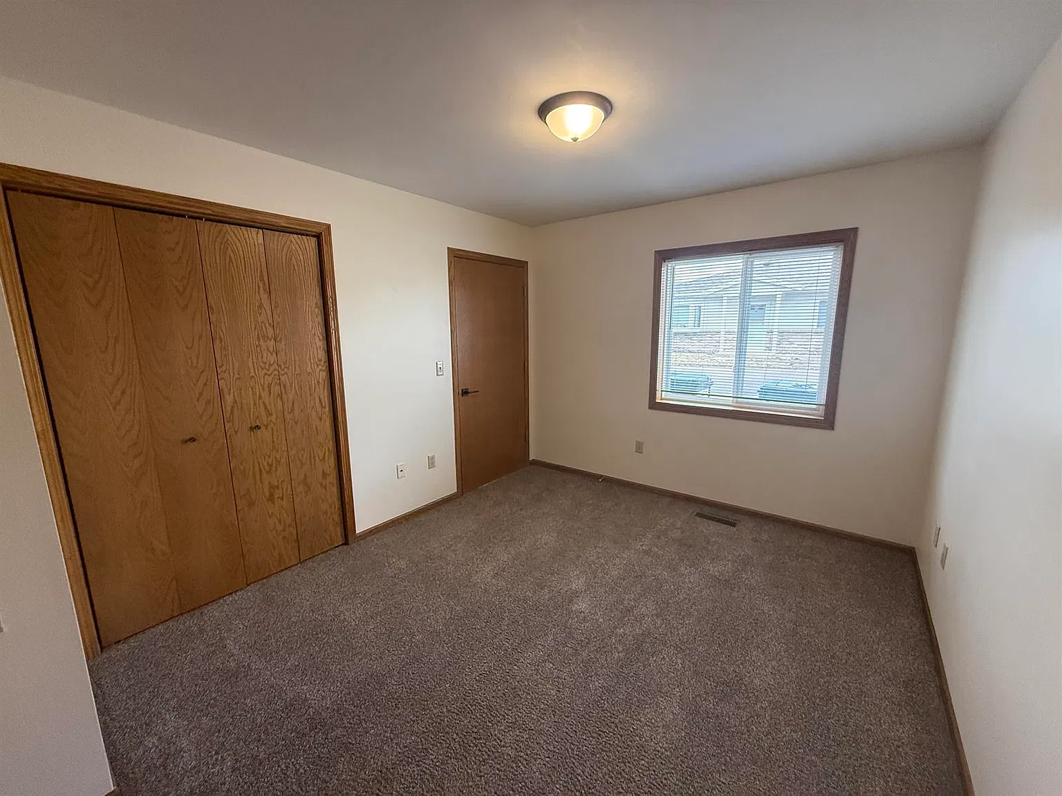 1212 Glenn Place — Photo 3