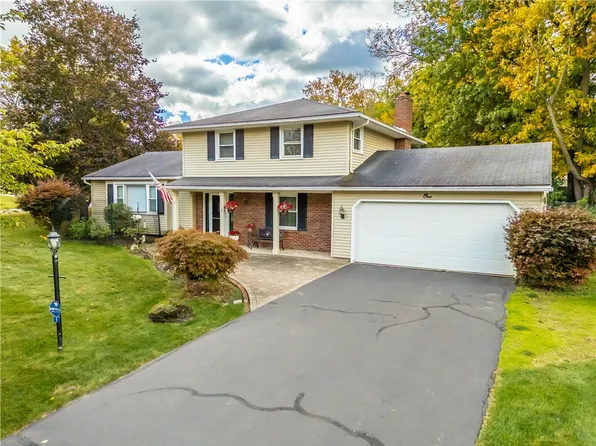 1 Cypress Cir, Fairport, NY 14450