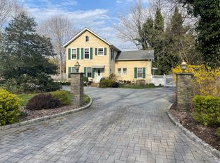 190 S Country Rd, Remsenburg, NY 11960