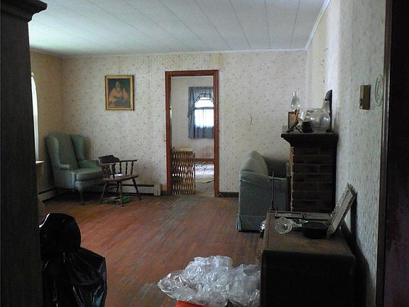 4th image of 375 Factory Avenue