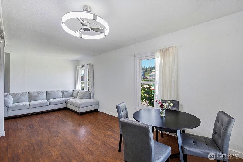 3rd image of 709 Celery Avenue