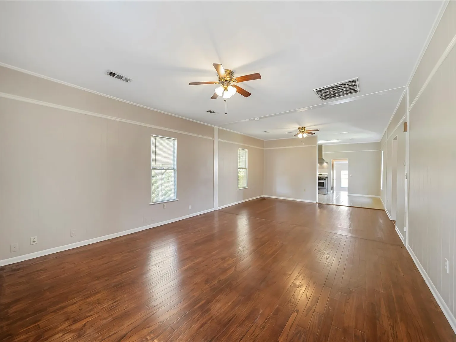 1 bed, 2.0 bath, 1374 sqft, $2,100 — Photo 4