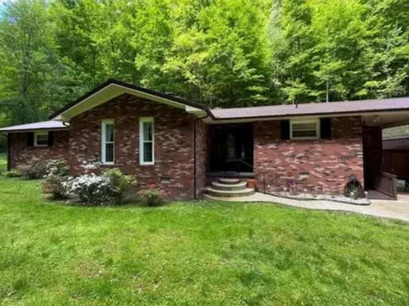 187 Oaklawn Est, Hagerhill, KY 41222