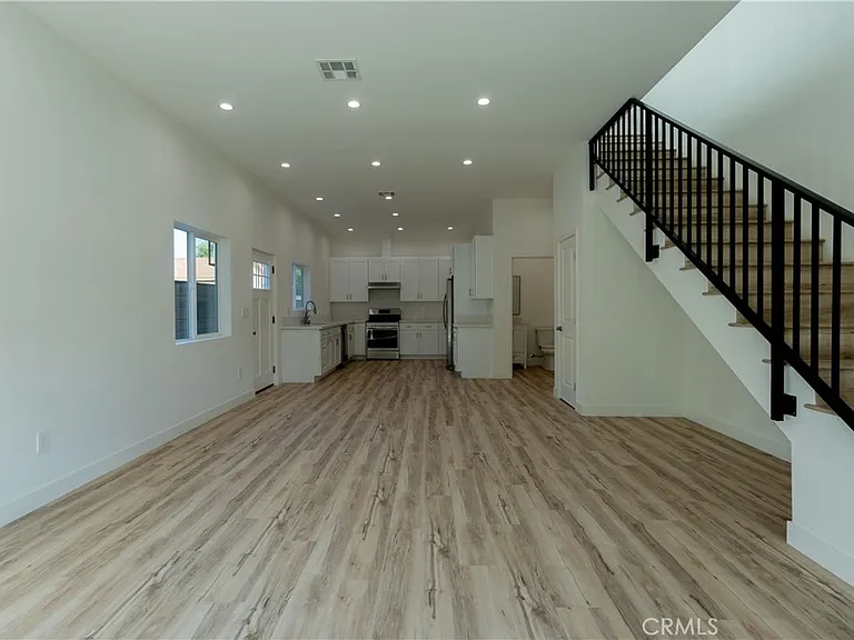 10421 Amigo Ave — Photo 3