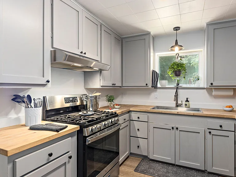 2087 Upper River Rd — Photo 3
