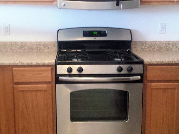3rd image of 825 Flagstone Dr