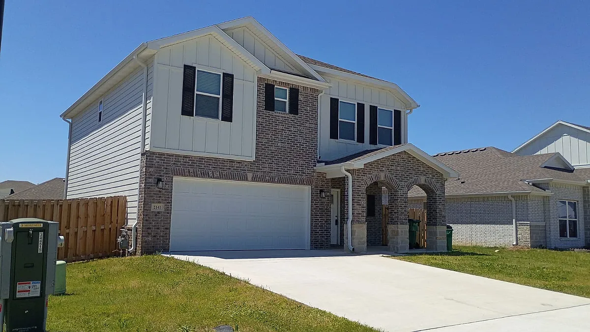 Building Photo - 2141 Bluebonnet Ln