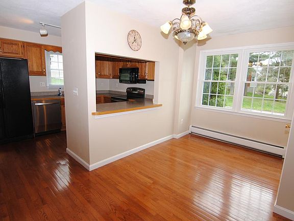 5th image of 58 Stillwater Dr