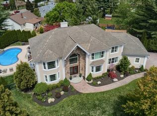 17 Farmstead Ln, Wayne, NJ 07470