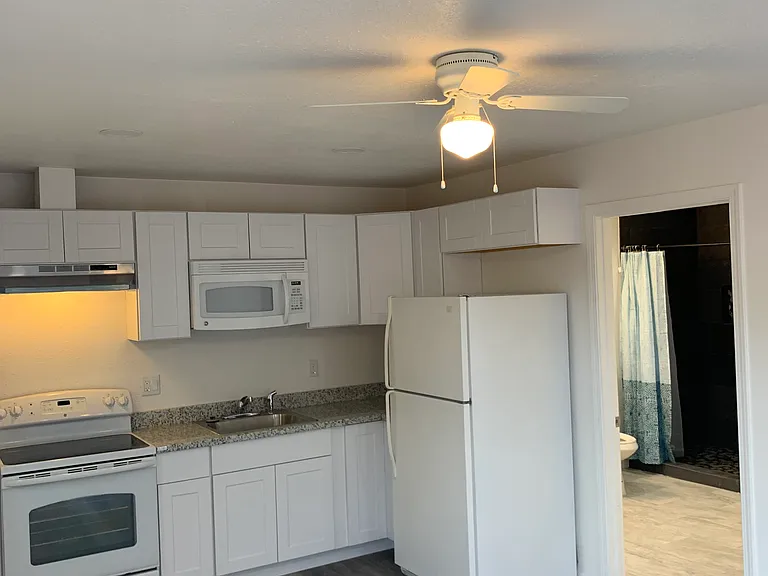 626 W Edythe St #626 — Photo 6