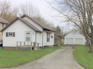 16 Central Ave, Orwell, OH 44076