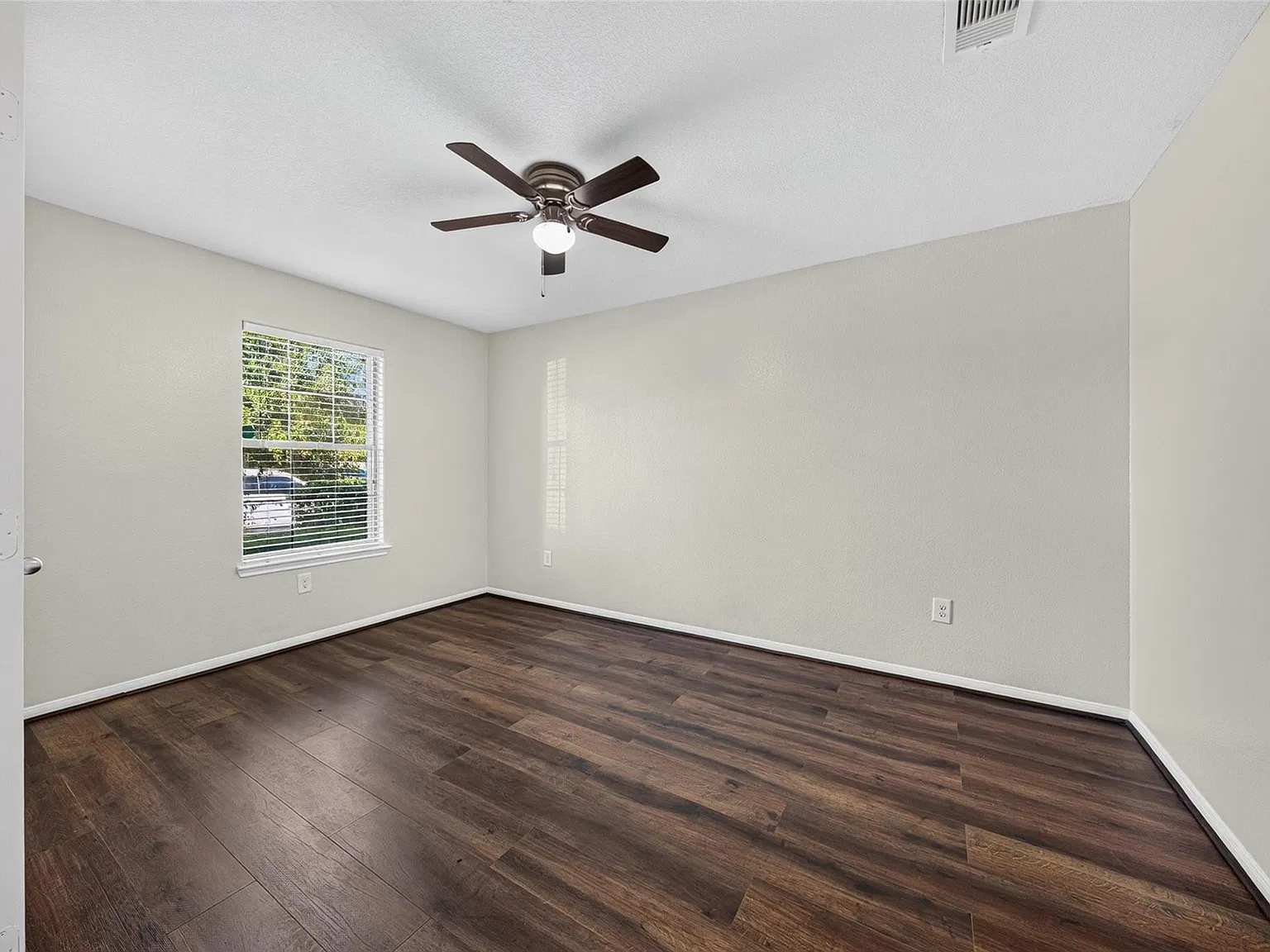 3 bed, 2.0 bath, 1693 sqft, $1,850 — Photo 3