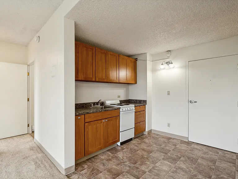 Life Manor Parkside — Photo 15