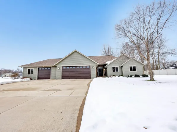 520 Fawnwood Dr, Wrightstown, WI 54180