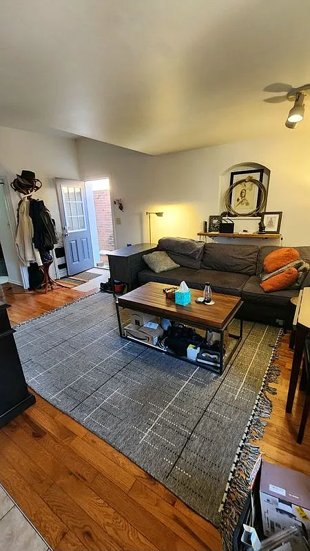 2 bed, 1.0 bath, 768 sqft, $1,650 — Photo 2