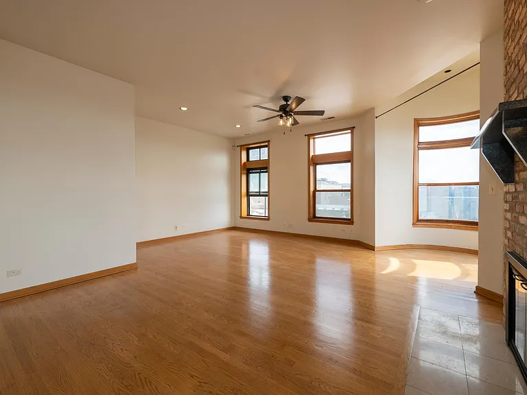 1166 W Grand Ave #3 — Photo 20