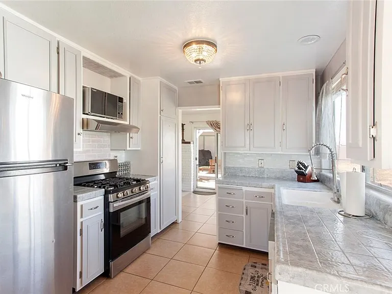 21241 Hacienda Blvd — Photo 12