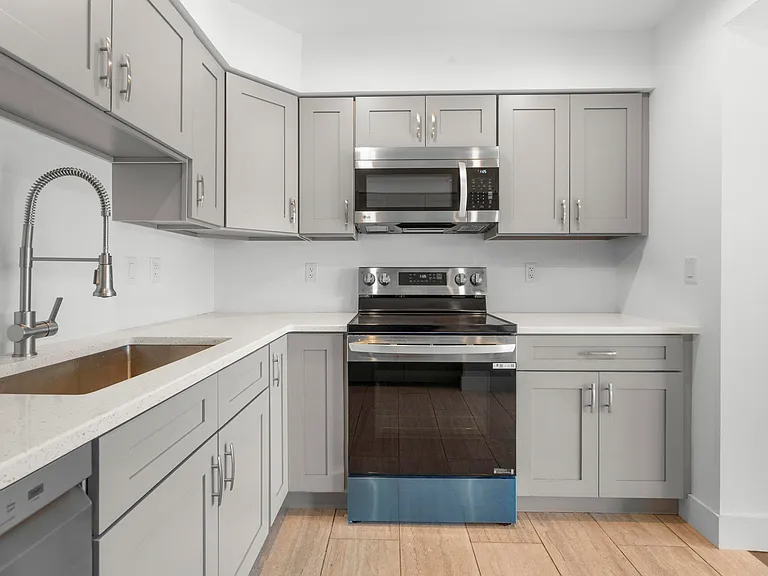 245 E Main St #10 — Photo 2