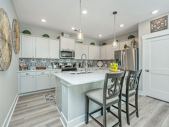 5th image of 132 Helena Park Dr