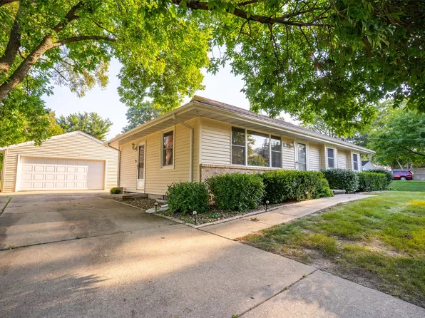3914 E Douglas Ave, Des Moines, IA 50317