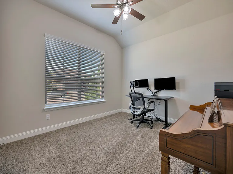 2028 Windsor Dr — Photo 21