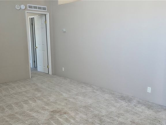 5th image of 840 E Country Place Rd