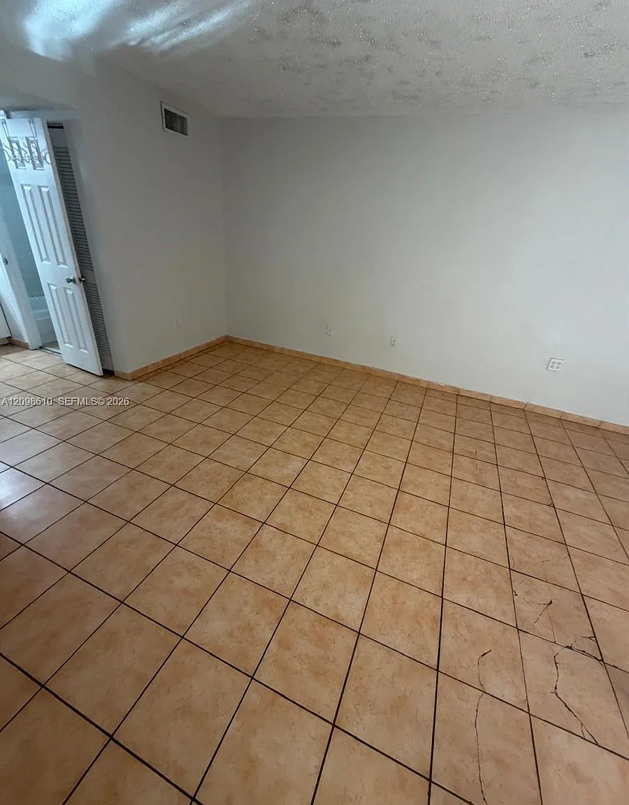 Trianon Park Condo — Photo 3