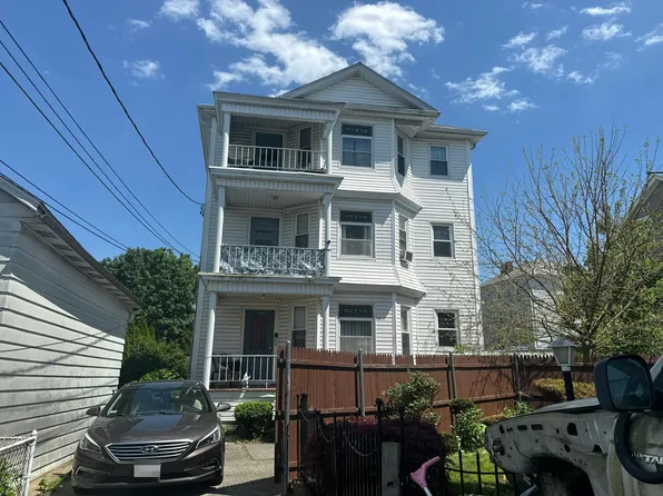 24 Melville St, Fall River, MA 02724
