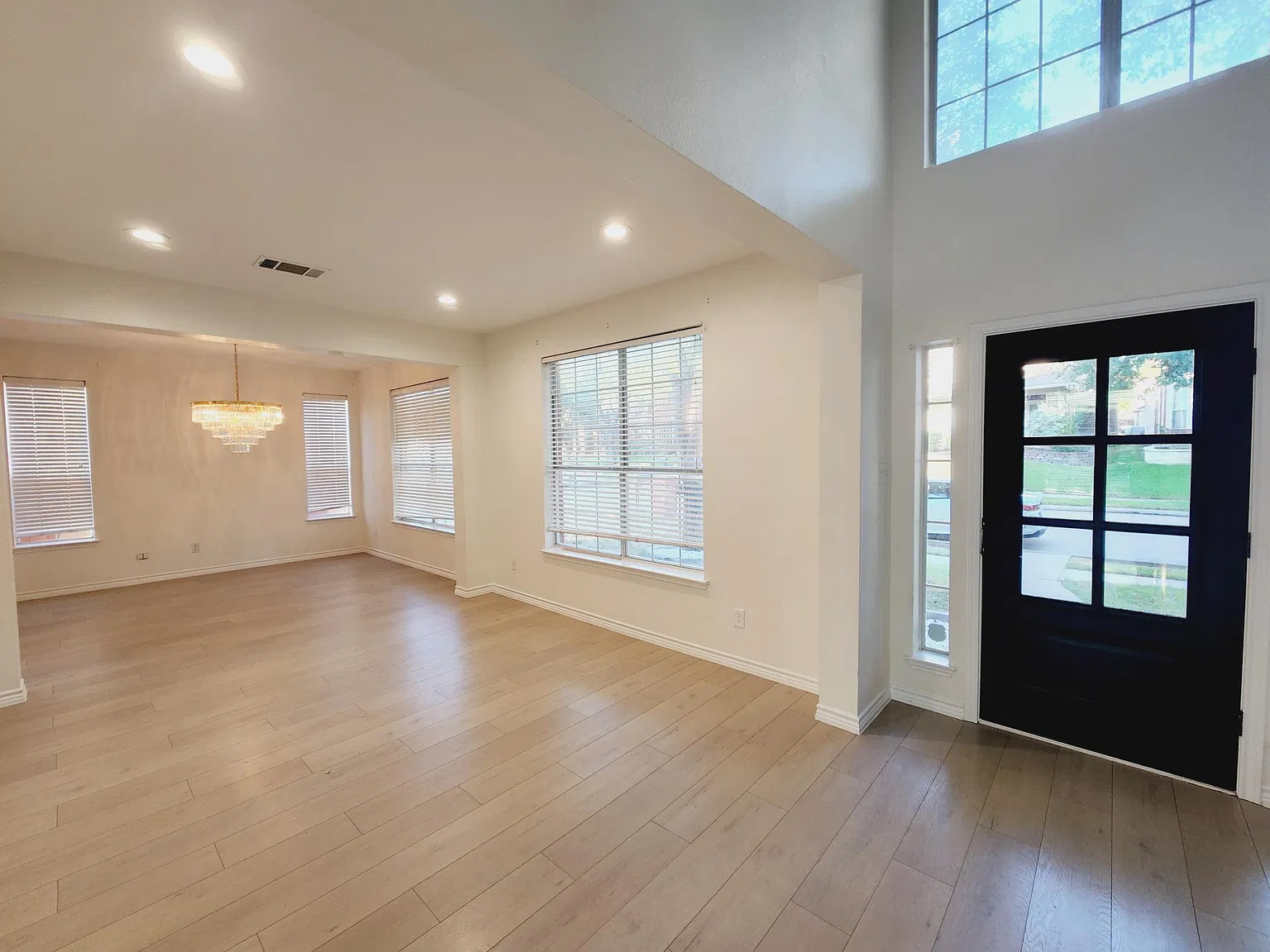4 bed, 2.5 bath, 2108 sqft, $2,900 — Photo 3