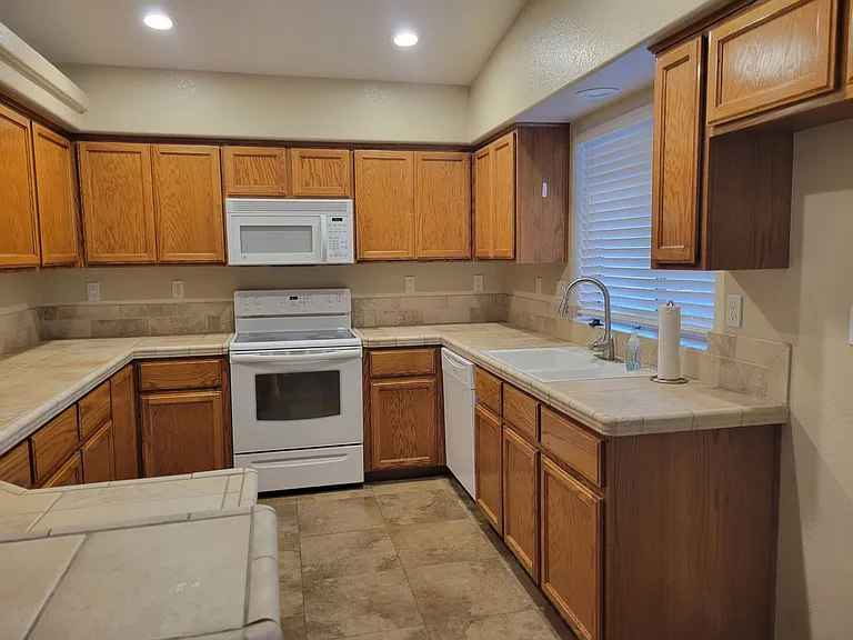 440 Hummingbird Dr — Photo 8